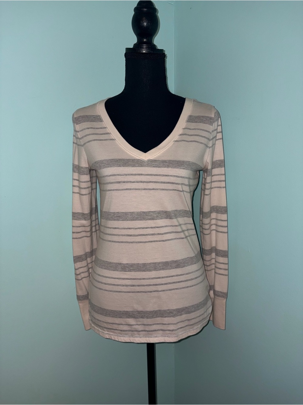 🤍Mossimo Supply Co. Long Sleeve V-Neck Striped Top